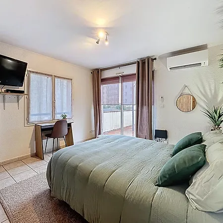 Appartement Climatisé Et Grande Terrasse Centre Tarbes